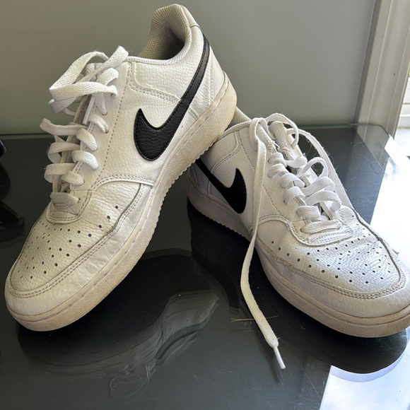 Athletic_Shoes